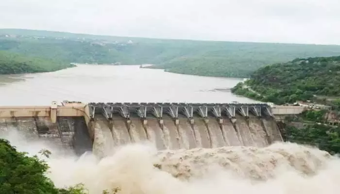 Srisailam Project:శ్రీశైలం జలాశయానికి తగ్గిన వరద ప్రవాహం