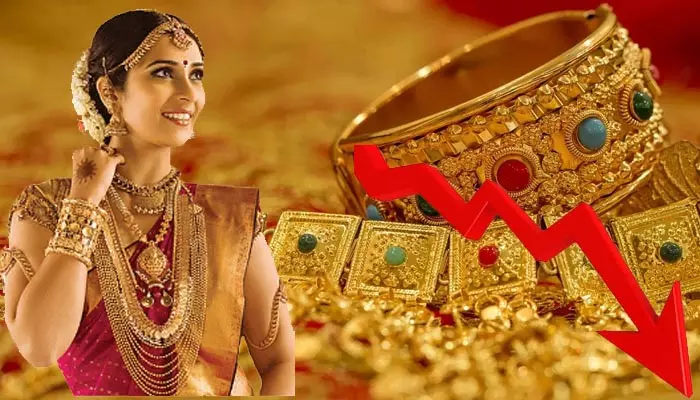 Gold Rates: శ్రావణ మాసంలో మహిళలకు బంపర్ న్యూస్.. భారీగా తగ్గిన బంగారం ధరలు