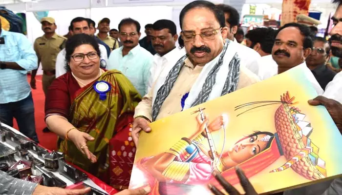 Minister Tummala Nageswara Rao : చేనేత కార్మికుల సంక్షేమానికి ప్రభుత్వం కట్టుబడి ఉంది