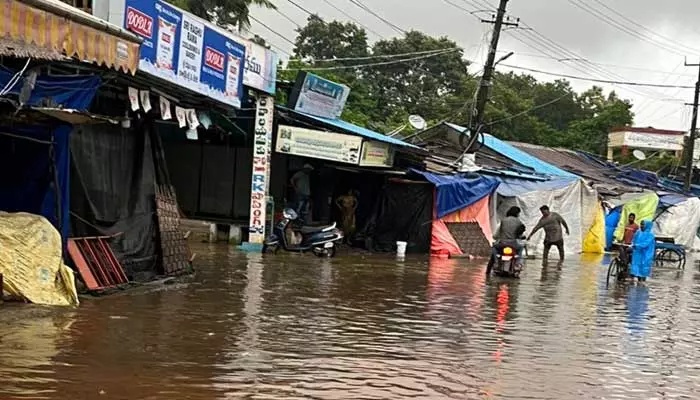 Heavy Rains:భద్రాచలంలో భారీ వర్షాలు.. నీట మునిగిన అన్నదాన సత్రం