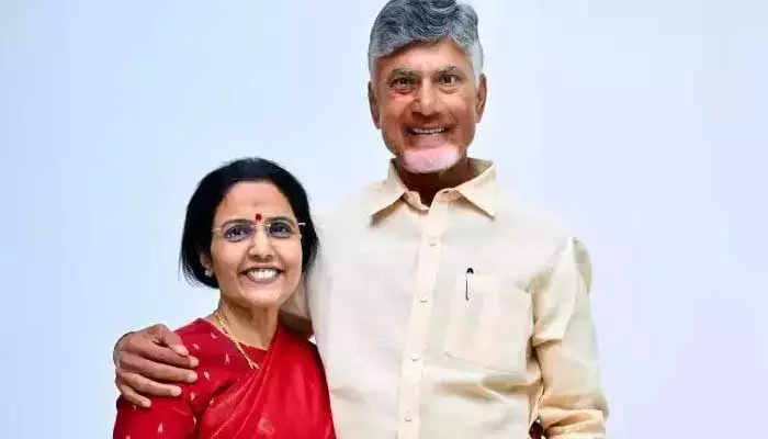 Nara Bhuvaneswari:ప్రేమగా చీరలు కొనుక్కొచ్చిన చంద్రబాబు ..నారా భువనేశ్వరి రియాక్షన్ ఇదే!