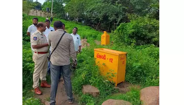 ఏడుపాయల్లో హుండీల చోరీ.. భారీగా కానుకలు మాయం..