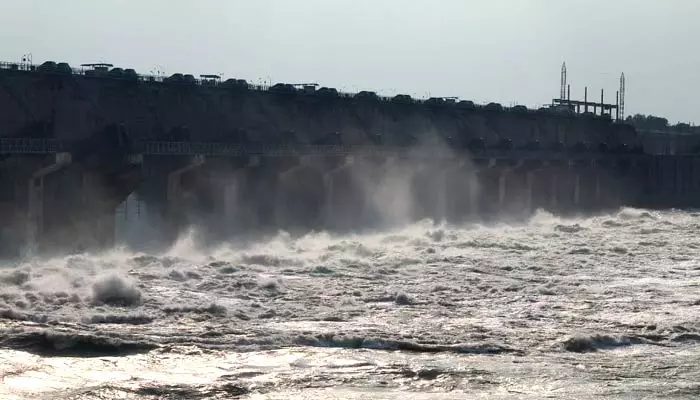 పులిచింతల ప్రాజెక్టుకు భారీగా వరద