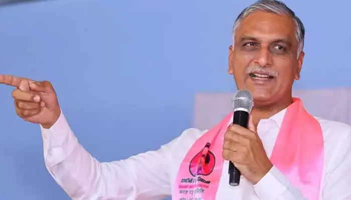 కాలువల్లో నీళ్లు వదలండిః హరీష్‌ రావు