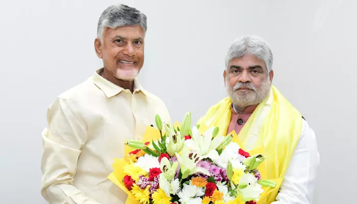 ఏపీ సీఎం చంద్రబాబుకు తెలంగాణ స్పీకర్ రిక్వెస్టు