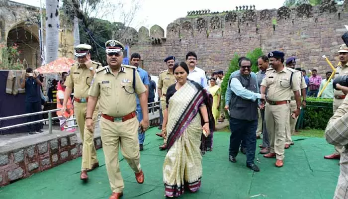 Golconda Fort : ‘గోల్కొండ కోట’ పంద్రాగస్టు వేడుకలకు సిద్ధం.. ఏర్పాట్లు పరిశీలించిన సీఎస్