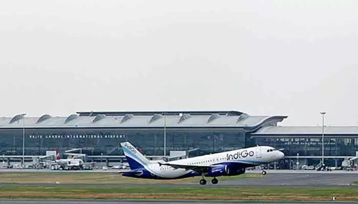 Shamshabad airport : సెండాఫ్ ఇచ్చేందుకు భారీగా ఎయిర్ పోర్టుకు పోటెత్తిన పేరెంట్స్.. భారీగా ట్రాఫిక్ జామ్