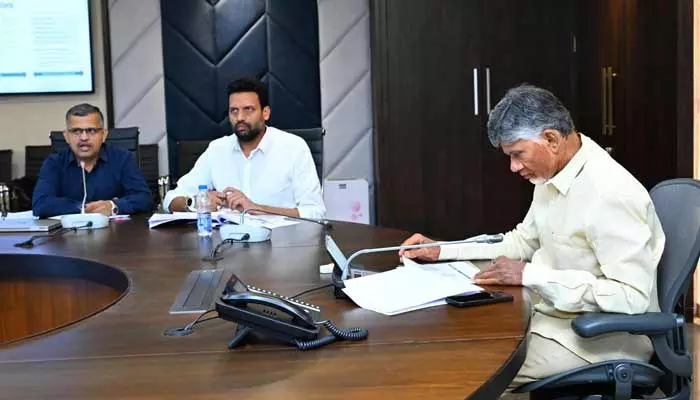 CM Chandrababu:సచివాలయంలో వివిధ అంశాలపై సీఎం చంద్రబాబు సమీక్ష