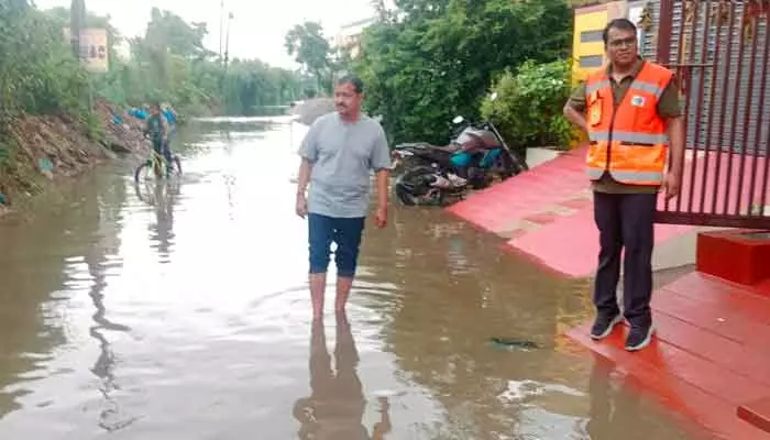 ఉప్పల్ లో భారీ వర్షం... నీటమునిగిన కాలనీలు