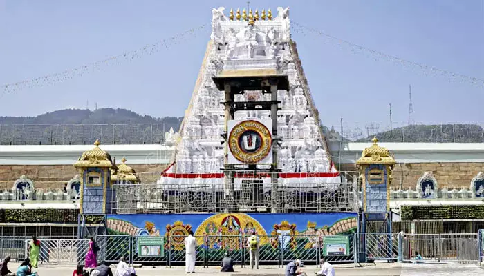 Tirumala Samacharam: తిరుమలలో పెరిగిన భక్తుల రద్దీ.. దర్శనానికి ఎంత సమయం పడుతోందంటే?