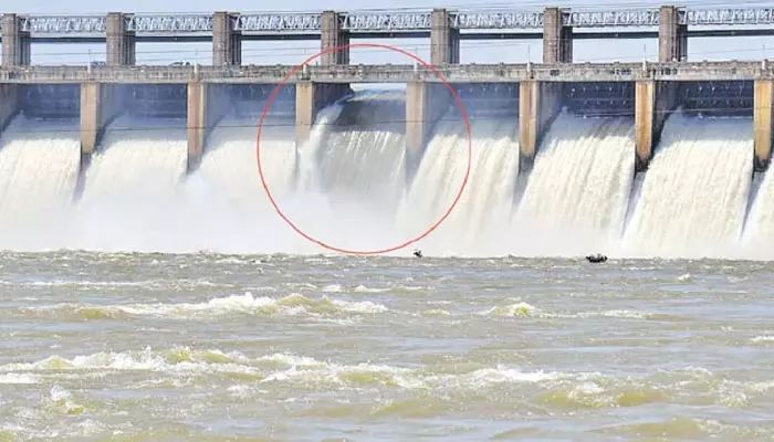 Thungabhara Dam: తుంగభద్ర డ్యామ్‌‌లోకి కొనసాగుతోన్న వరద.. అధికారుల కీలక నిర్ణయం