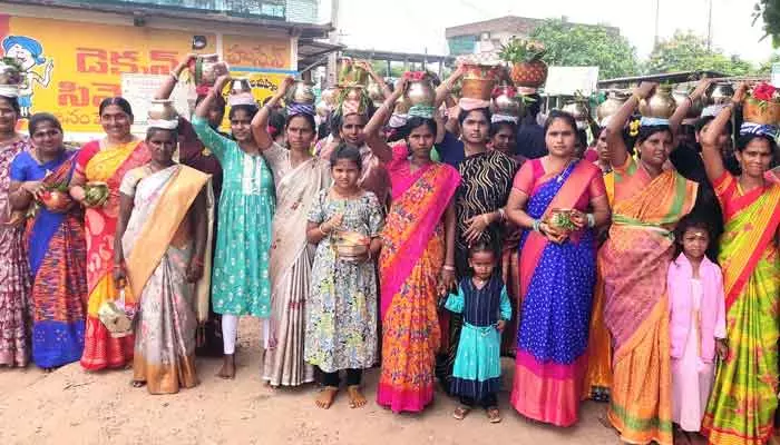 ఘనంగా శ్రావణ బోనాలు.. మంగపేట అంతటా సందడే