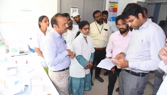 Collector Santosh : సీజనల్ వ్యాధులపై ప్రత్యేక దృష్టి సారించి మెరుగైన వైద్య సేవలందించాలి