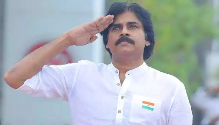 జాతీయ జెండాను ఆవిష్కరించిన డిప్యూటీ సీఎం పవన్‌ కల్యాణ్‌