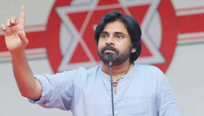 Pawan Kalyan: ఉరేసిందానికి, ఆత్మహత్యకు తేడా తెలువని  పవన్ కళ్యాణ్.. దారుణంగా ట్రోల్ చేస్తోన్న నెటిజన్లు (వీడియో)