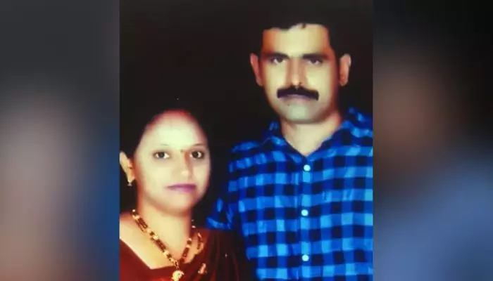 Family Suicide : అప్పుల బాధ తాళలేక.. వాగులోకి దూకి దంపతుల సూసైడ్