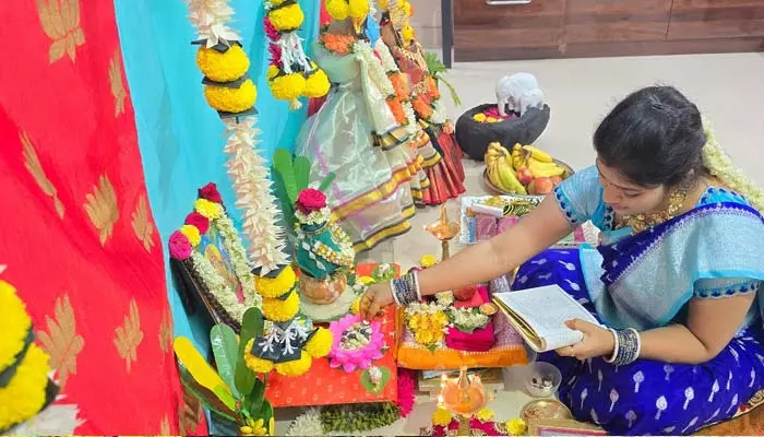 Varalakshmi Vratham: భర్త లేనివారు వరలక్ష్మి వ్రతం చేయొచ్చా? జ్యోతిష్య పండితులు ఏం చెబుతున్నారంటే?