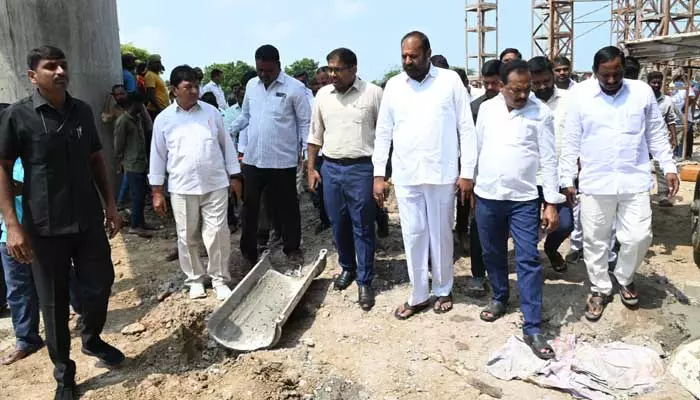 Collector Koya Sriharsha : నెల రోజుల్లో పెండింగ్ భూ సేకరణ సమస్య పరిష్కరించాలి