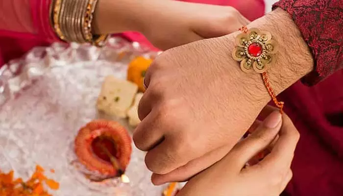 Rakhi festival : అన్నదమ్ములకే కాదు వదినలకు కూడా రాఖీ కట్టే సాంప్రదాయం..