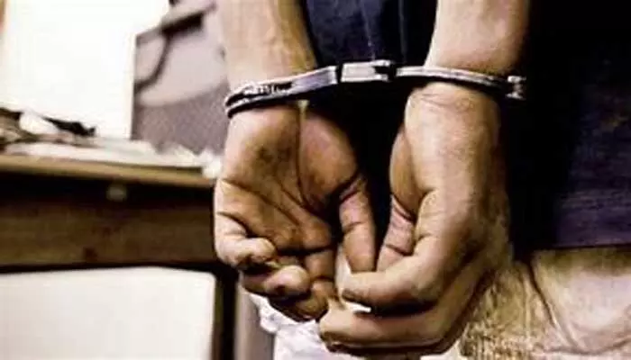 Arrest : సైబర్ నేరస్తుడి అరెస్ట్