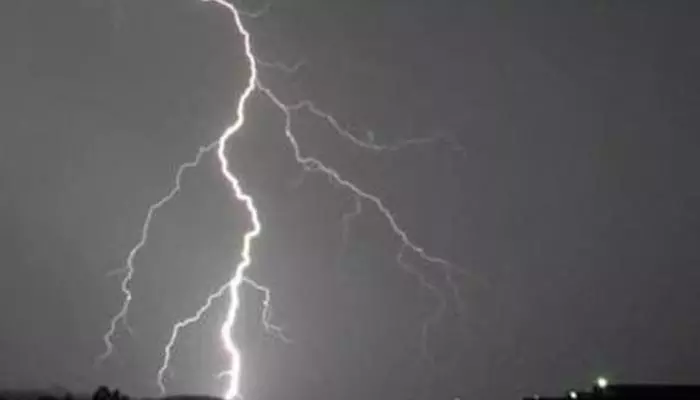 Lightning strikes: ఒడిశాలో పిడుగుపాటుల భీభత్సం.. 9 మంది మృతి