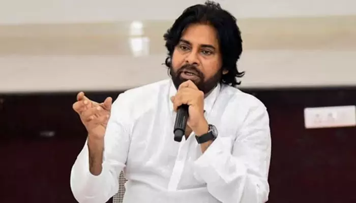 పిఠాపురం మహిళలకు పవన్ కల్యాణ్ సర్‌ప్రైజ్ గిఫ్ట్స్