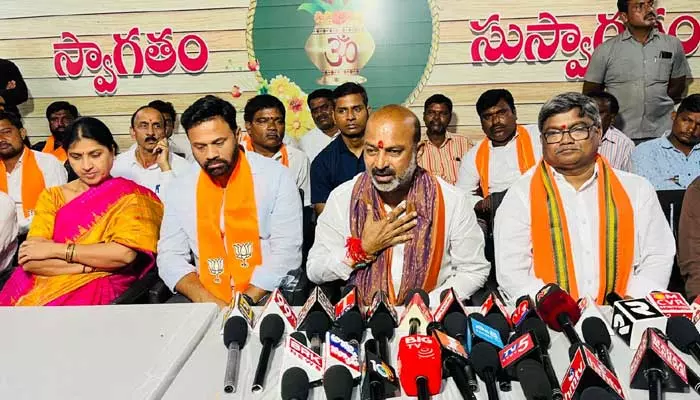 Bandi Sanjay: ఫోన్ టాపింగ్ కేసులో కేసీఆర్‌ను ఎందుకు అరెస్ట్ చేయలేదు?