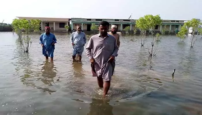 భారీ వర్షాలతో  పాకిస్థాన్  అతలాకుతలం..!