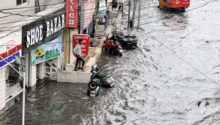 Rain Alert: నగరవాసులకు బిగ్ అలర్ట్.. ఆ ప్రాంతాల్లో అతి భారీ వర్షం