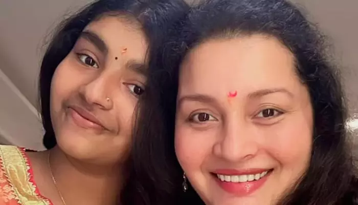 RENUDESAI: కూతురితో క్యూట్ సెల్ఫీ దిగిన రేణుదేశాయ్.. అతను లేకుండా అంటూ షాకింగ్ పోస్ట్.. పవన్ కళ్యాణ్ గురించేనా?