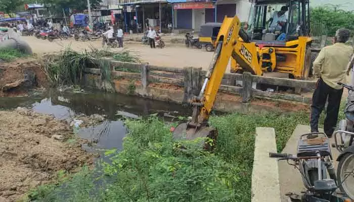 దిశ ఎఫెక్ట్.. నీట మునిగిన కాలనీకి విముక్తి