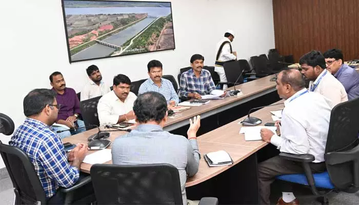 Collector : భూ సేకరణ నోటిఫికేషన్ పకడ్బందీగా విడుదల చేయాలి