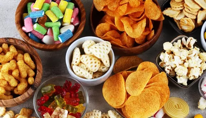 Junk foods : అధికంగా తీసుకుంటే అనర్థమే.. హెల్త్‌ను రిస్క్‌లో పడేస్తున్న ఆహారాలు ఇవే..