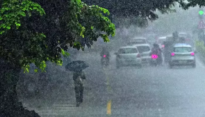 HEAVY RAINS: రాష్ట్ర ప్రజలకు హెచ్చరిక.. తెలంగాణలో నాలుగు రోజుల పాటు భారీ వర్షాలు