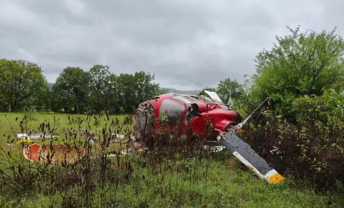 Helicopter Crashes: హైదరాబాద్ వస్తుండగా.. పూణేలో కుప్పకూలిన హెలికాప్టర్