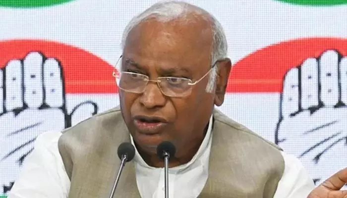 Congress chief Kharge : మైనారిటీలను లక్ష్యంగా చేసుకోవడం ఆందోళనకరం.. కాంగ్రెస్ చీఫ్ ఖర్గే