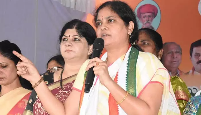 Womens Commission: మహిళా కమిషన్ సభ్యులకు చైర్‌ పర్సన్ నోటీసులు