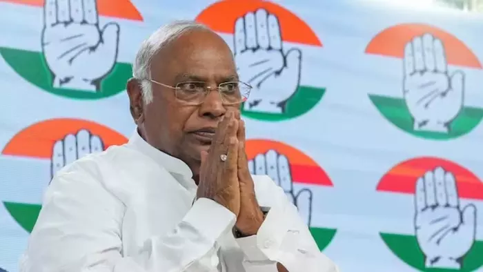 Mallikarjun Kharge: యూపీఎస్ లో ‘యూ’ అంటే యూటర్న్స్