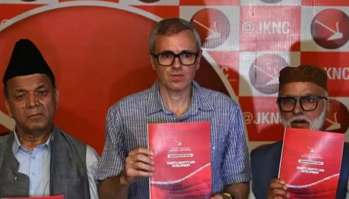 Omar Abdullah : బీజేపీతో పొత్తుకు పాకులాడిన ఒమర్ అబ్దుల్లా.. నేషనల్ కాన్ఫరెన్స్ మాజీ నేత సంచలన వ్యాఖ్యలు