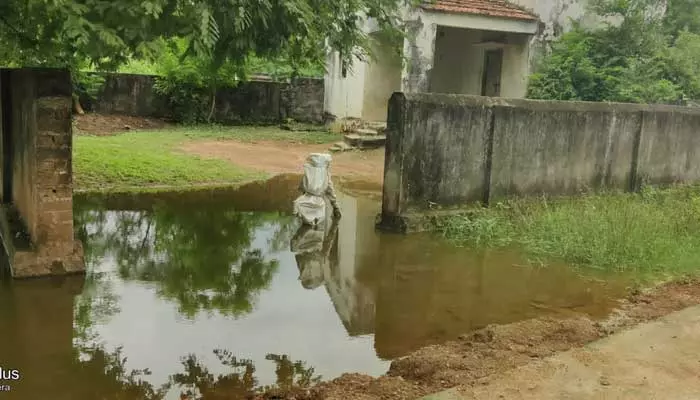 పడకేసిన పంచాయతీ పాలన.. కొరవడిన పారిశుద్ద్య పనుల పర్యవేక్షణ