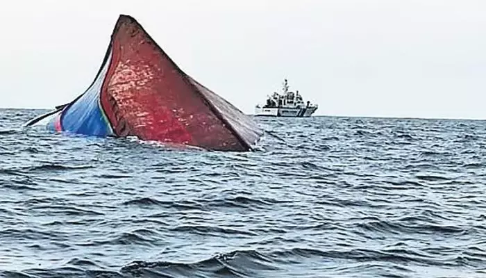 Yemen Boat: యెమెన్‌ తీరంలో మునిగిన పడవ..13 మంది మృతి !