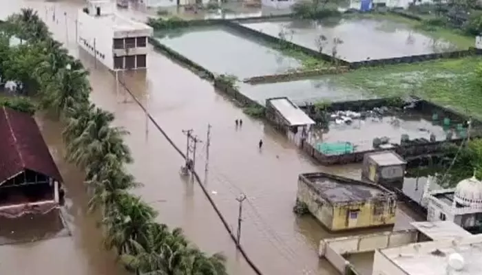 Gujarath Rains: గుజరాత్‌లో భారీ వర్షాలు.. రెడ్ అలర్ట్ జారీ చేసిన ఐఎండీ