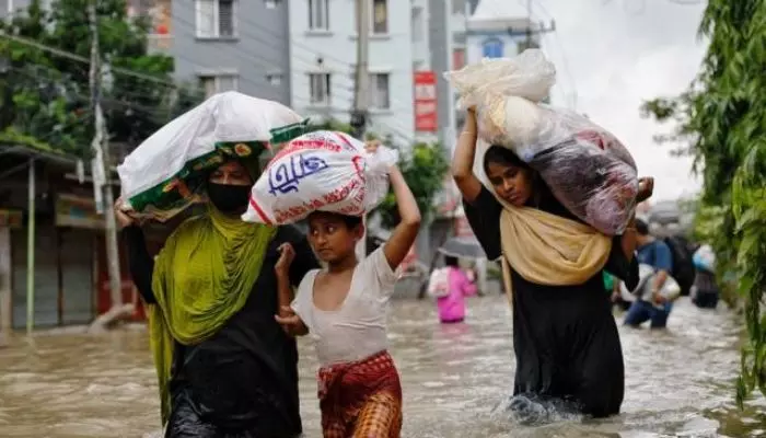 Bangladesh : బంగ్లాదేశ్‌లో వరదలు.. 20 మంది మృతి.. 52 లక్షల మంది ప్రభావితం