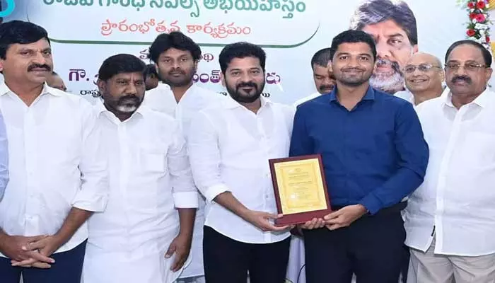 Cm Revanth Reddy సీఎం రేవంత్ రెడ్డి గుడ్ న్యూస్.. నేడు వారికి రూ.లక్ష ఆర్థిక సాయం చెక్కుల పంపిణీ