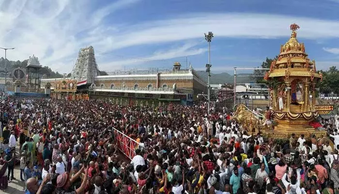 తిరుమలకు పోటెత్తిన భక్తులు.. శ్రీవారి దర్శనానికి ఎంత సమయం పడుతుందంటే?