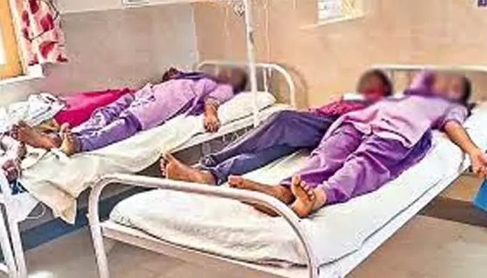 Food Poisoning:గురుకుల పాఠశాలలో ఫుడ్ పాయిజన్..30 మంది విద్యార్థినులకు అస్వస్థత