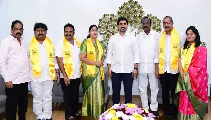 ఏలూరులో వైసీపీకి బిగ్ షాక్.. టీడీపీలో చేరిన మేయర్ దంపతులు