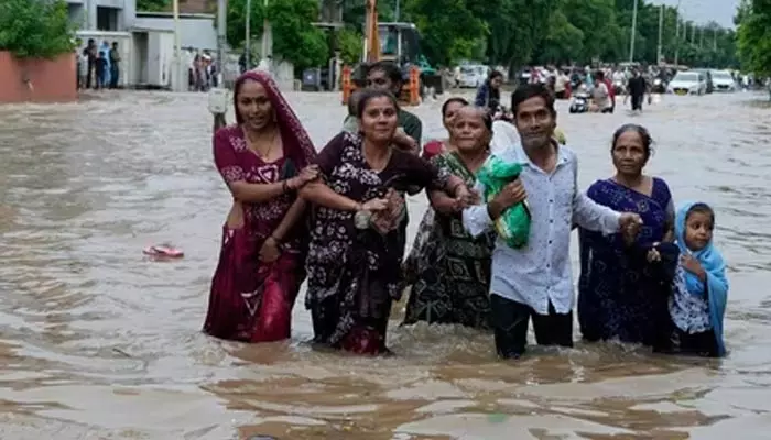 Gujarath Rains: గుజరాత్‌లో వర్ష బీభత్సం.. ఏడుగురు మృతి