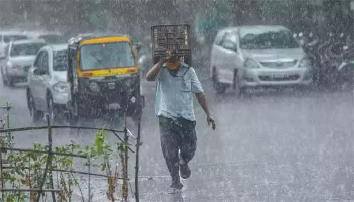 విజయవాడలో భారీ వర్షం..సహాయక చర్యలకు తీవ్ర ఆటంకం