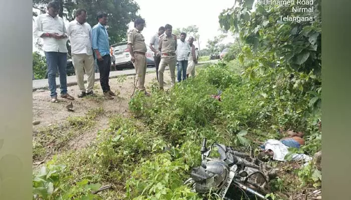 ఘోర రోడ్డు ప్రమాదం.. బైక్ ట్రాక్టర్ ఢీకొని ఇద్దరు మృతి